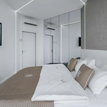 Prestige Plaza Apartment *