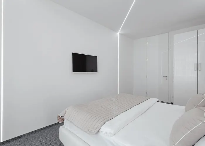 Prestige Plaza Apartment *